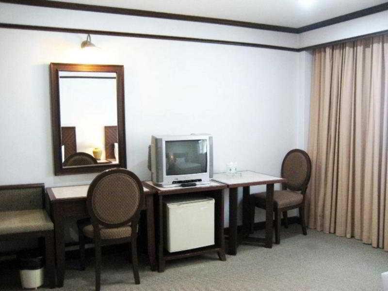 Rattana Mansion 호텔 푸껫 외부 사진
