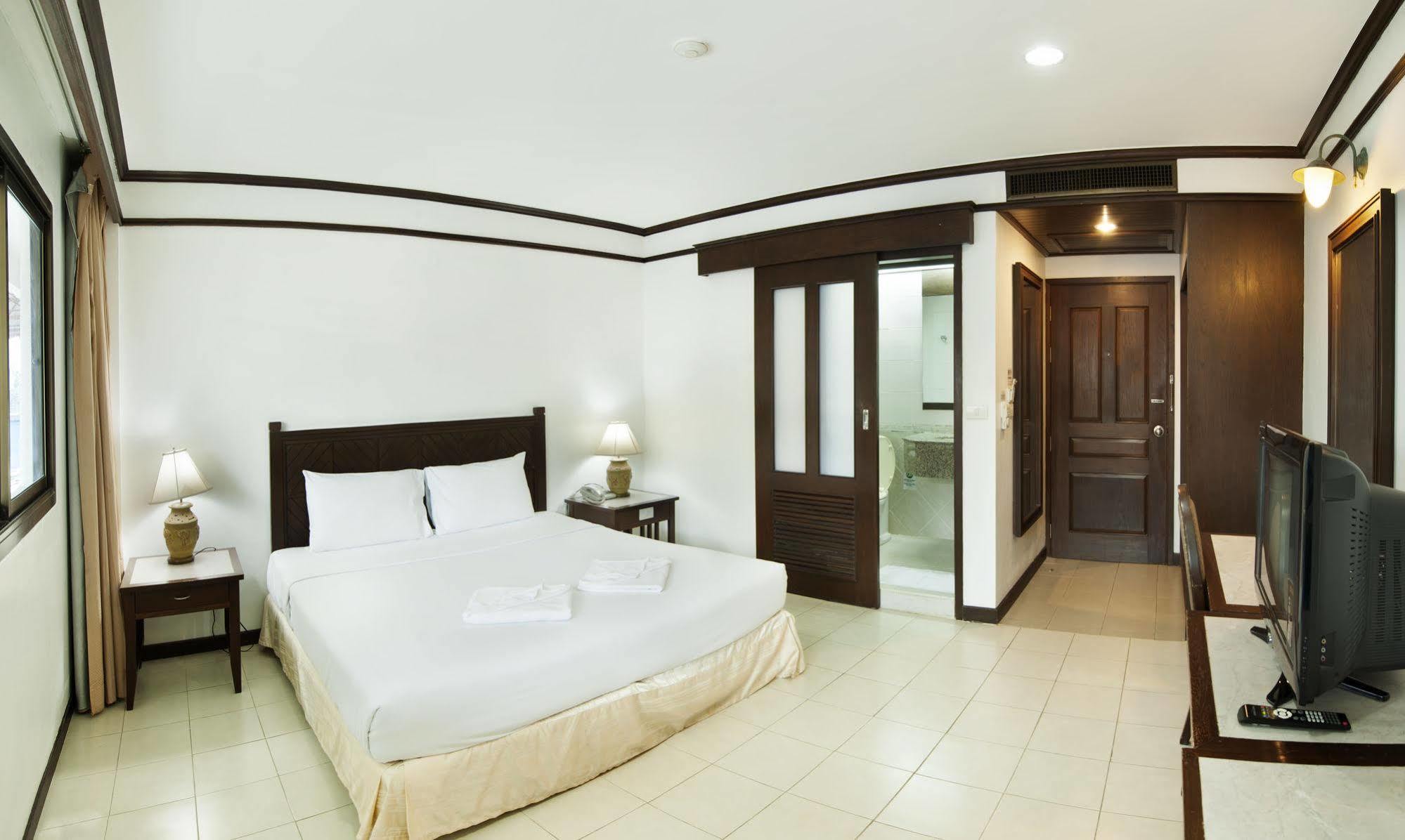 Rattana Mansion 호텔 푸껫 외부 사진